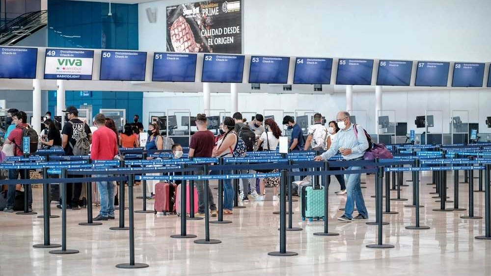 MAE, avertizare de călătorie după ce peste o sută de români au rămas blocați pe aeroport