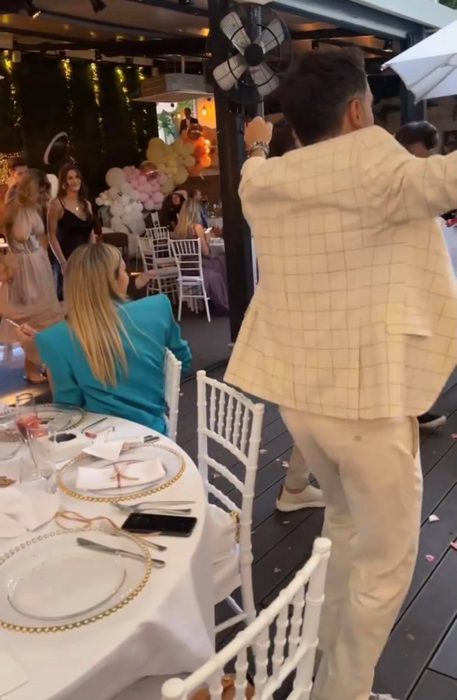 Ce ținută sexy a purtat iubita lui Răzvan Simion la cununia Gabrielei Prisăcariu cu Dani Oțil! Alintul folosit de prezentator pentru Daliana Răducan | FOTO