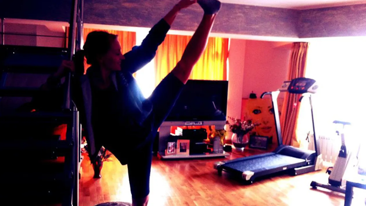 Delia si-un spagat de senzatie. Oare cu aceasta mobilitate l-a impresionat si pe sotul ei in alte imprejurari?