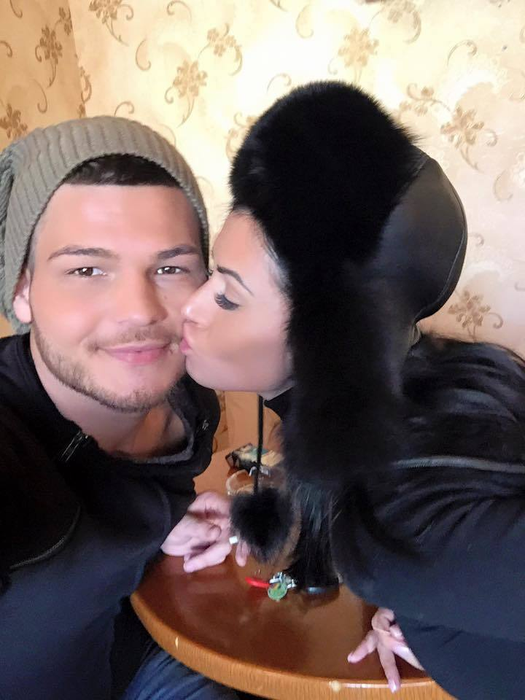 Până de curând, Raluca Dumitru şi Răzvan Botezatu au lăsat impresia că formează un cuplu nu doar în platoul emisiunii ”Star Matinal”
