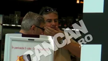 Criza la raport! Adrian Cioroianu se parfumeaza cu testere si fumeaza tigari la bucata