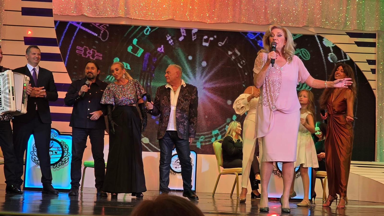 Stela Enache, Simona Florescu, Ioana Dichiseanu și Anastasia. sursă - social media