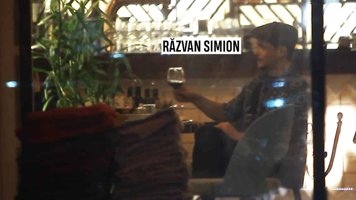 Răzvan Simion a scos-o pe iubita lui la un pahar de vin