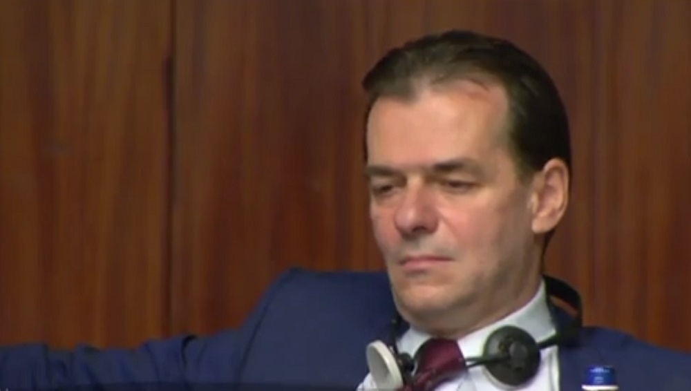 Ludovic Orban a adormit de mai multe ori la o dezbatere. Reacția președintelui PNL după ce a fost întrebat despre aceste imagini filmate