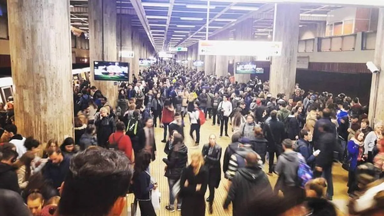 Panică la metrou, la Piaţa Unirii! SMURD-ul a fost chemat de urgenţă