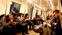 Pe cine au văzut călătorii azi-dimineață, într-un metrou din București! Este o super-vedetă de la Antena 1