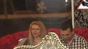 Proba de divort! O insala sotul pe Andreea Banica? Lucian i-a dat un prezervativ unei blonde