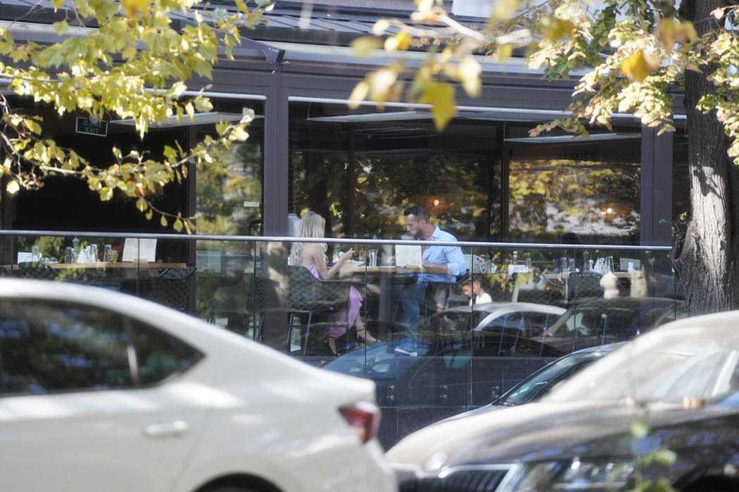Tristan Tate a ieșit la restaurant însoțit de o blondă misterioasă