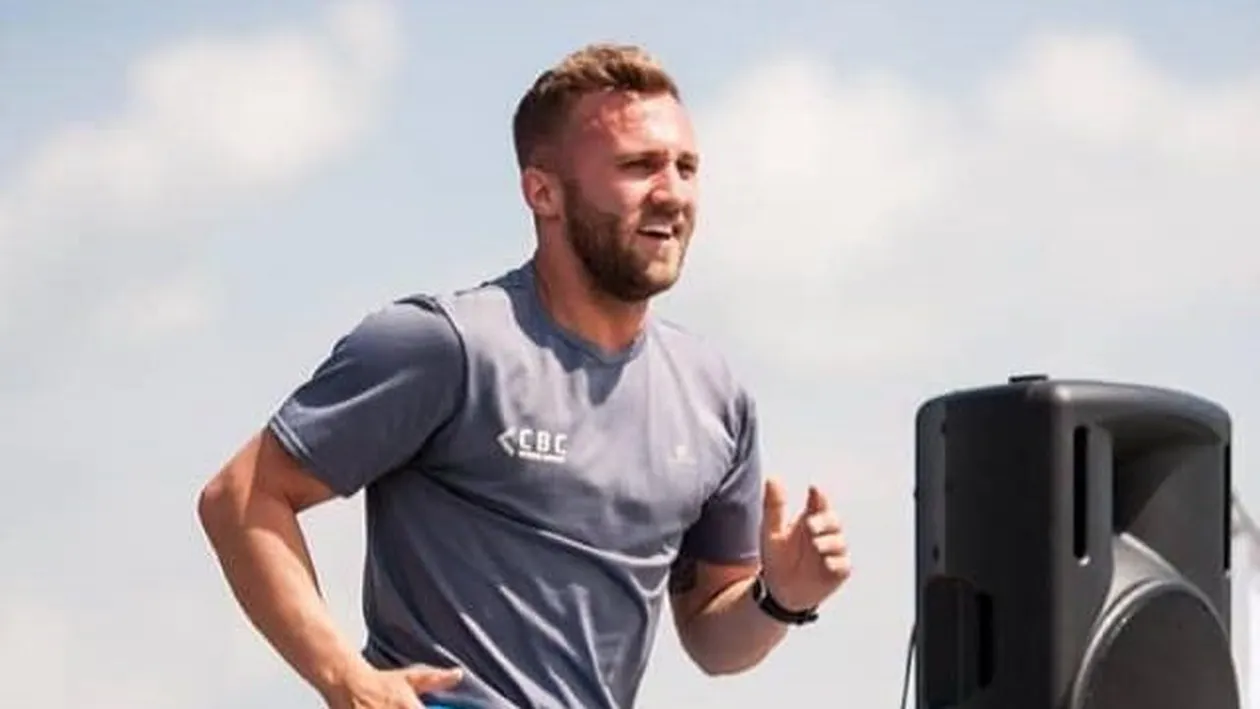 Faimosul Cosmin Stanciu s-a despărțit de iubită. Care sunt motivele care au dus la încheierea relaţiei cu Laura