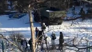 Al doilea atac într-o şcoală din Rusia. Un elev şi-a lovit colegii cu toporul şi a incendiat clasa cu un cocktail Molotov