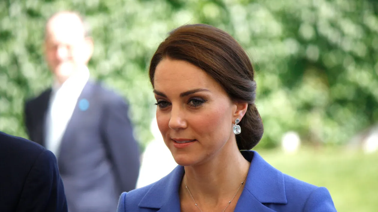 Kate Middleton trece prin clipe cumplite! A terminat prima cură de chimioterapie, iar oncologii anunţă efectele adverse: pierderea părului