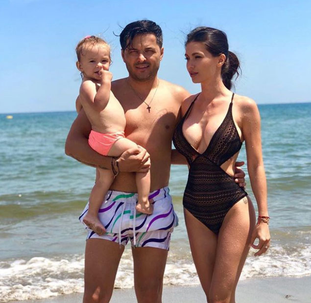 A înflorit după împăcarea cu Liviu Vârciu! Anda Călin arată senzațional în bikini, pe o plajă din Saturn
