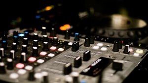 Câți bani câștigă, de fapt, un DJ dintr-un club din Centrul Vechi al Bucureștiului
