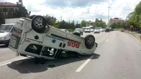 Accident grav în judeţul Constanţa! Cinci persoane au fost rănite după răsturnarea unei ambulanţe