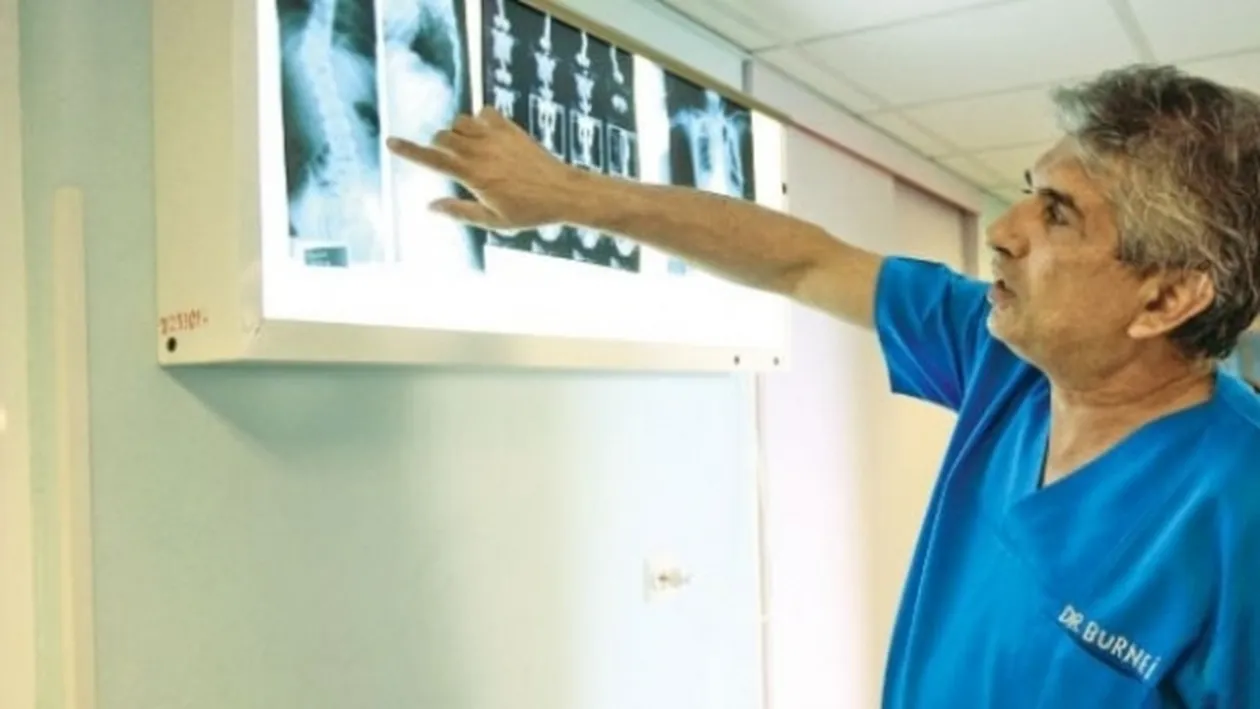 Doctorul BURNEI, suspendat din funcţiile de prodecan şi profesor universitar al Facultăţii de Medicină