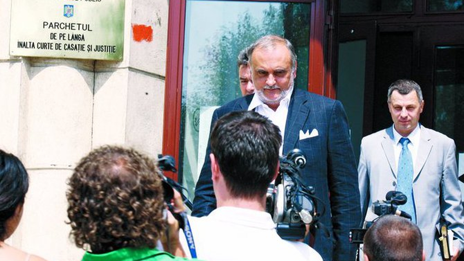 5.000.000 de lei ca sa-l judece pe Patriciu