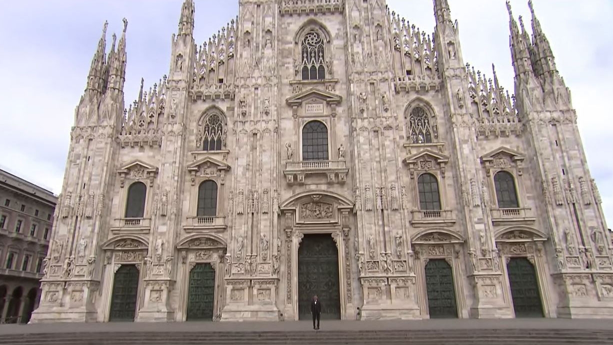 Imagini răvășitoare! Andrea Bocelli, concert uluitor în fața Domului din Milano, fără niciun spectator. Mesajul artistului a făcut înconjurul lumii