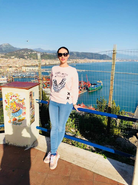 Aflată în Italia, Magda Ciumac este panicată din cauza pandemiei de coronavirus: “Situația e critică! Eu și fiul meu…” Marele regret al brunetei