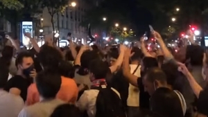 Ciocniri violente între suporteri și poliție pe străzile Parisului, după eșecul PSG-ului cu Bayern! VIDEO