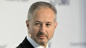 Avertismentul şefului OMV despre o posibilă criză de combustibil: „Conduceți mai puțin și mai încet”