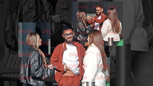 Armin Nicoară s-a pus pe "ispitit" ziua în amiaza mare. Și-a ridicat tricoul în fața colegelor de breaslă