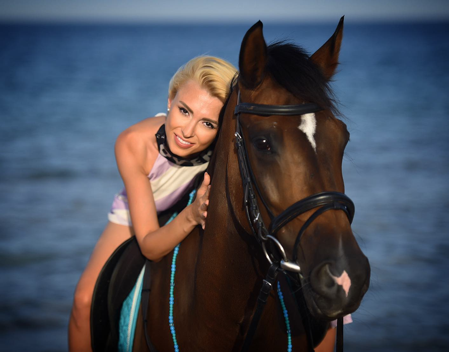 Andreea Bălan a primit o scrisoare copleșitoare de la o fată de 11 ani din Buzău! Cu lacrimi de fericire în ochi, cântăreața a publicat-o pe IG Story