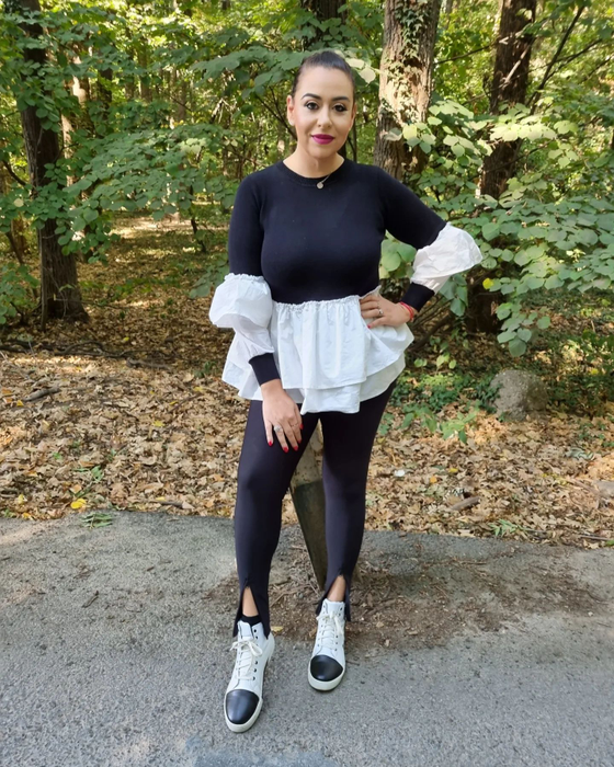 Oana Roman își face timp să se plimbe și-n parc (Foto: Facebook)