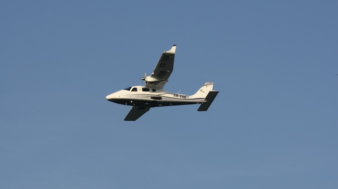 Milionarul Tarek a spulberat nisipul si a speriat copiii din Mamaia! Se pare ca el a pilotat avionul care a survolat plaja