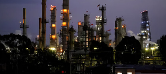 Cea mai mare rafinărie din Arabia Saudită, atacată! Prețul petrolului a depășit 115 dolari barilul