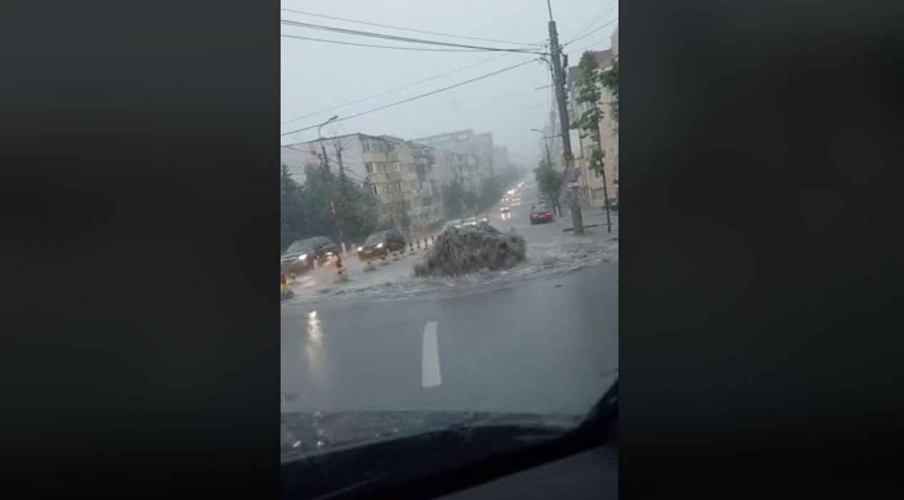 Scene „apocaliptice” la Iași! Arterele principale au fost inundate din cauza ploilor abundente