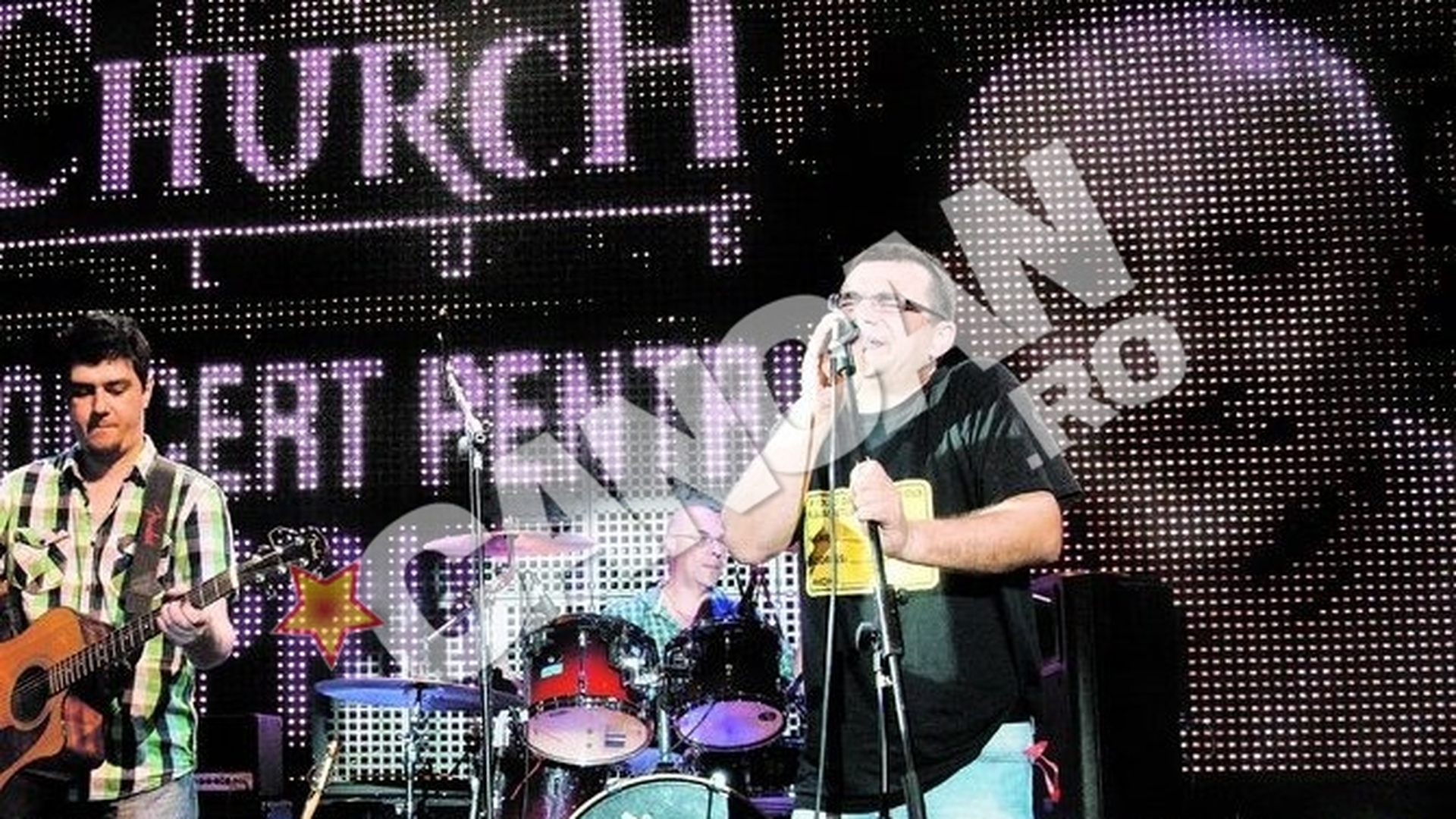 Mihai Margineanu, show inedit! I-a cantat Oanei Zavoranu la evenimentul lui Serban Ionescu