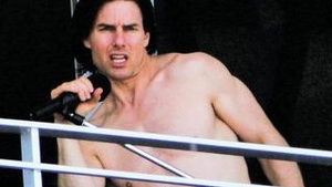 Tom Cruise a facut pe rockerul in balcon