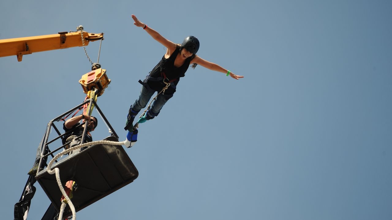 O tânără a murit la doar 21 de ani. A sărit în gol fără coardă de siguranță pentru bungee jumping