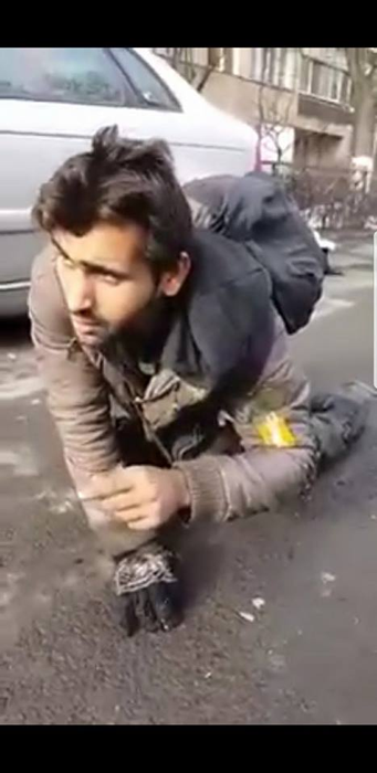 “Am paralizate o mână și două picioare!” Drama lui Gheorghiță, un tânăr de 25 de ani care trăiește din mila oamenilor. Imagini emoționante