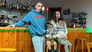 O familie de români din Spania se mută într-un sat de 56 de oameni. Ce afacere vor să deschidă acolo