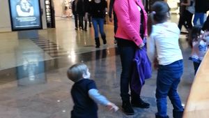 Ruxandra Dragomir a mers la mall cu copiii. Fosta tenismena s-a distrat in familie!