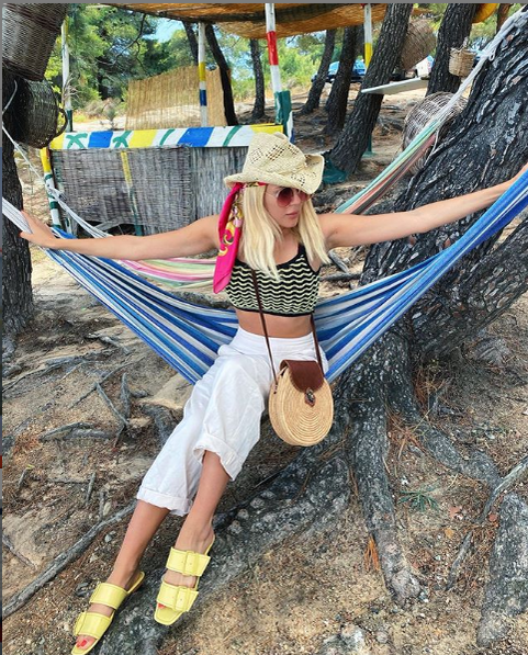 Emily Burghelea și-a pus păr adus tocmai din Dubai: ”Să-și facă magia!”
