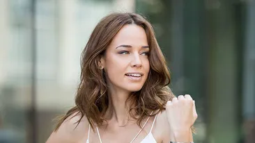 ANDREEA RAICU a renunţat la ”mască” şi s-a pozat nemachiată: ”Ani de zile m-au complexat... ”