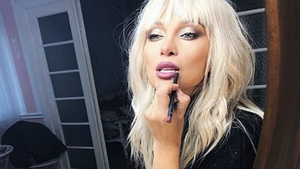 Lora și-a schimbat look-ul! Arată complet schimbată