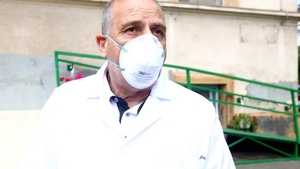 Cum te tratezi acasă, dacă ai o formă uşoară de COVID-19. Ce recomandă Virgil Musta