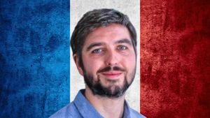 Cine este atacatorul care a decapitat un profesor în Paris. Victima, amenințată anterior cu moartea