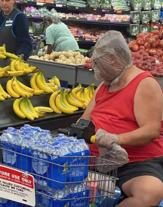 TOP 25 – Cele mai amuzante idei. Cu ce au înlocuit oamenii din imagini masca de protecție
