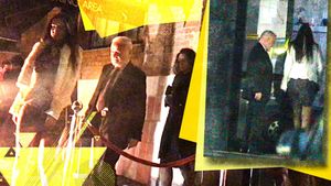 A rezistat eroic în LOFT până la 2 dimineața cu puștoaica de 21 de ani. La 61 de ani, s-a întors ”Regele vieții de noapte” din România!