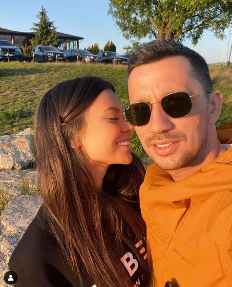 Dragostea plutește în aer pentru  Flick Domnul Rimă și Miss Planet! ”Este majoră?” Ce a răspuns omul de radio la comentariile fanilor
