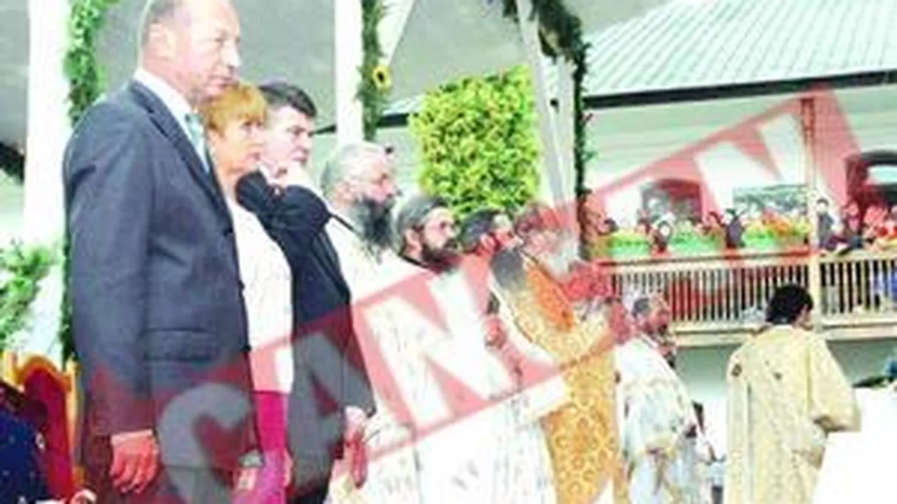 Basescu s-a cerut la prezidiu, in biserica