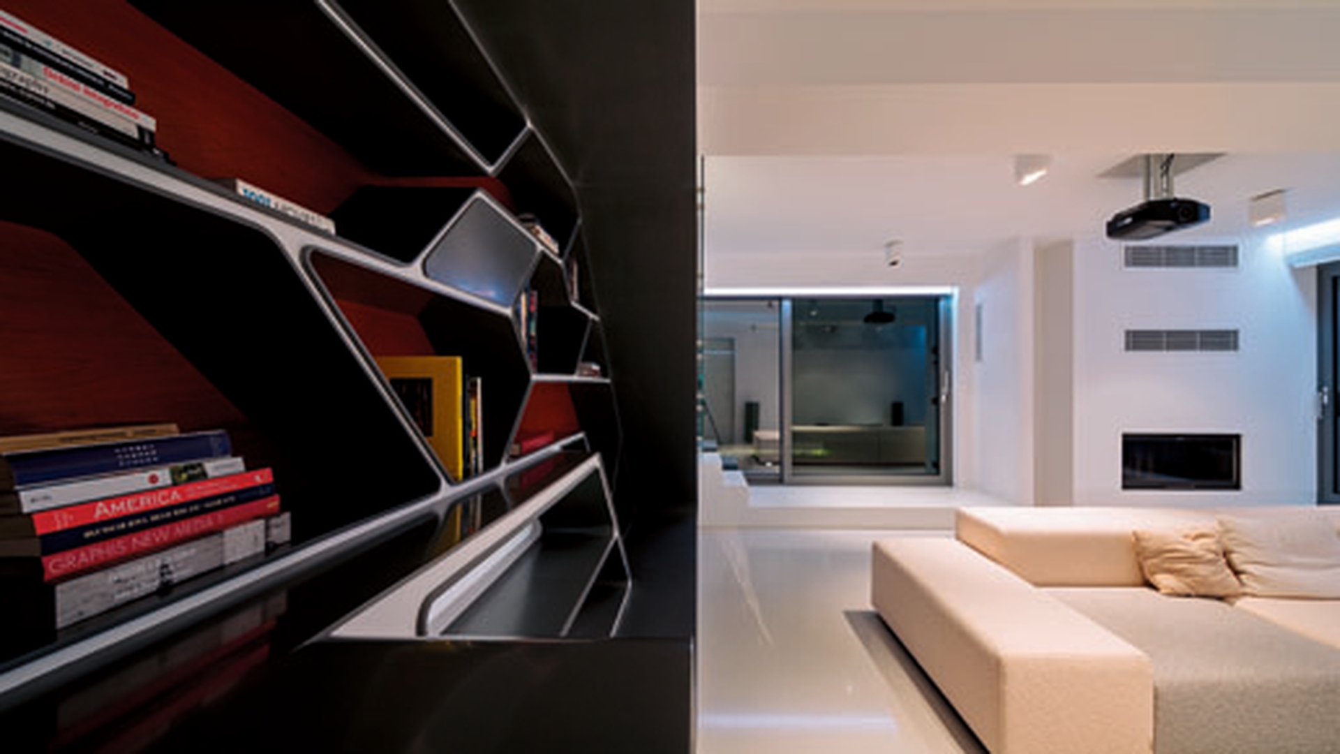 Imagini incredibile din casa Star Trek! Un arhitect a construit o “nava spatiala” in cartierul bogatilor din Capitala!