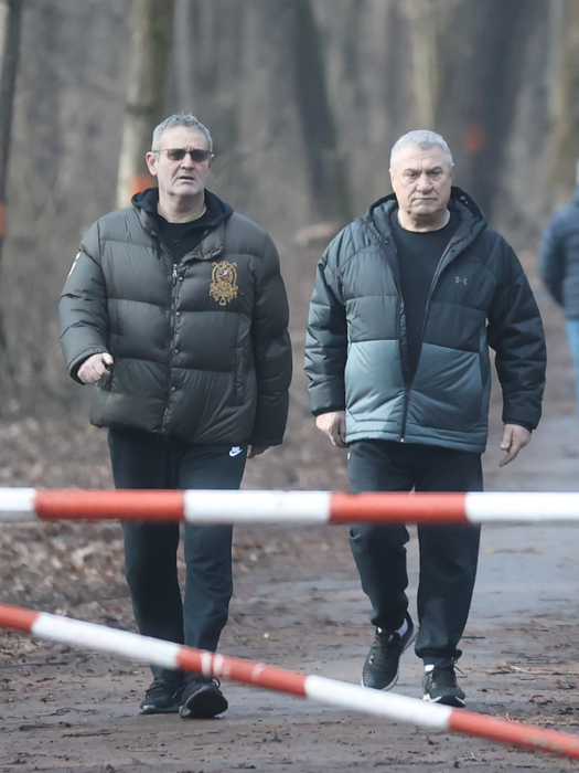 Victor Becali s-a plimbat prin pădurea Băneasa (Foto: CANCAN.RO)