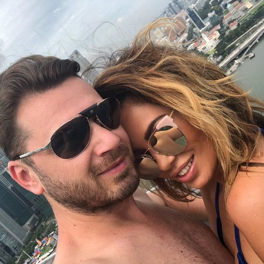 Costel şi Andra, romantici în vacanţă