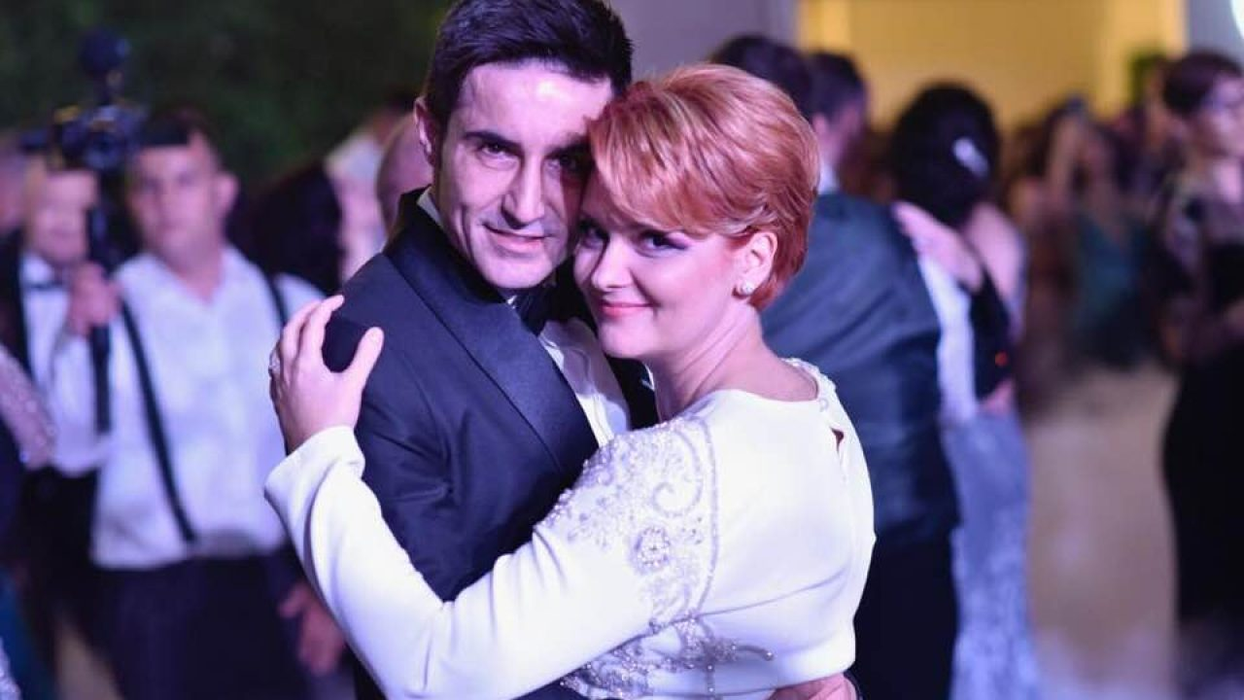 Lia Olguța Vasilescu, îmbrățișându-l pe Claudiu Manda