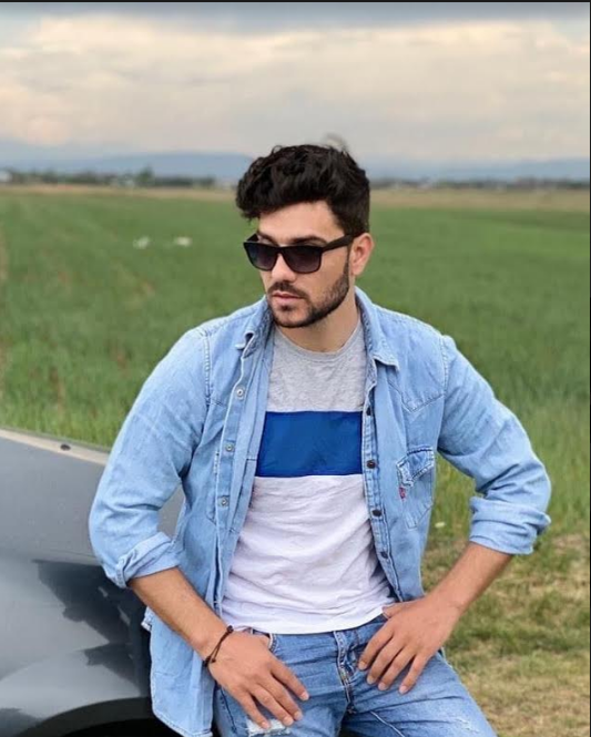 Povestea cutremurătoare a lui Karym, artistul care-și crește singur băiatul: ”Am ținut cu dinții să trăiască!”